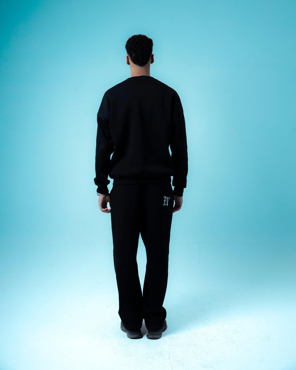 Black Crewneck and Black Pants